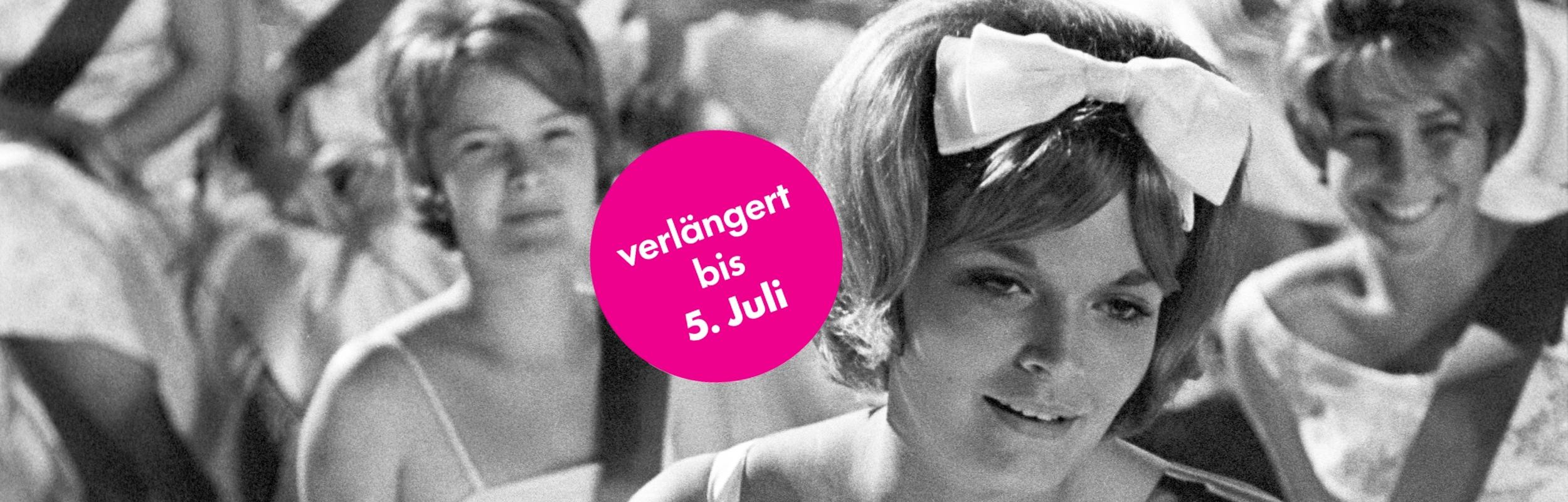 Wahlparty der Republikaner, Südstaaten USA, USA 1964 Das Foto zeigt das eine sitzende Frauenmenge in weißen Prinzessinnenkleidern mit Scherpe bei einer Wahlparty der Republikaner