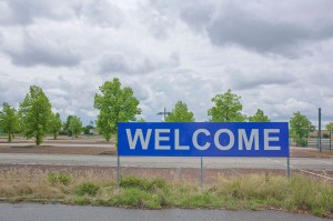 Blaues Schild mit der Aufschrift "Welcome" (Foto: Steffen Diemer)