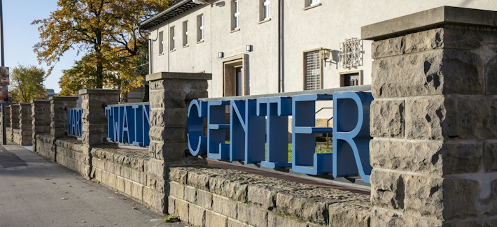 Außenansicht des MTC mit Schriftzug (Foto: Christian Buck)